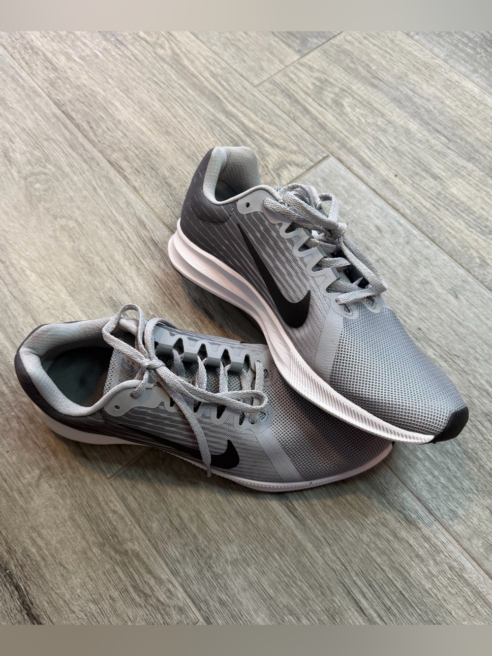 Nike Mens Running Shoes Sneakers Size 9 Gray Black Downshifter 908984-004